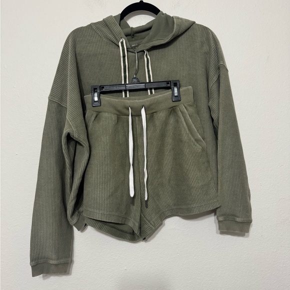 aerie Other - Aerie Pullover Hoodie with Short Set